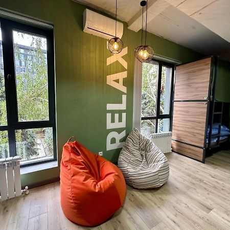 Izzzi Hostel Bisjkek Eksteriør billede