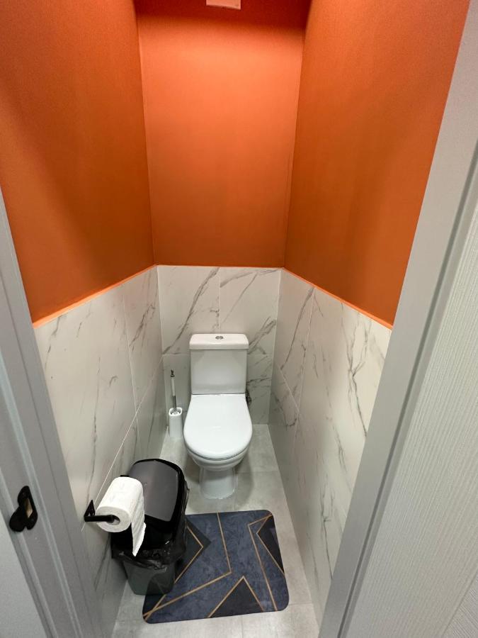 Izzzi Hostel Bisjkek Eksteriør billede