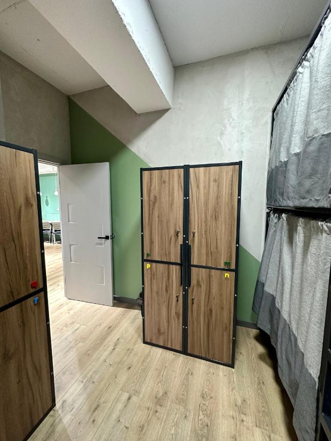 Izzzi Hostel Bisjkek Eksteriør billede